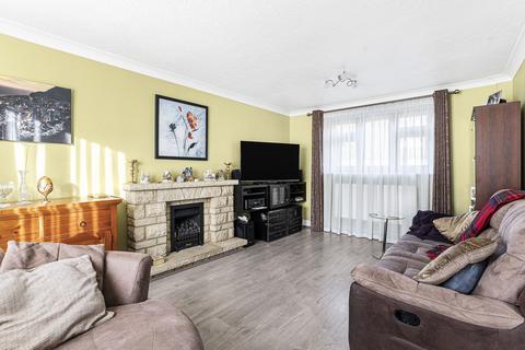 8 Old School Close, Caversfield, Bicester, OX27 8TW