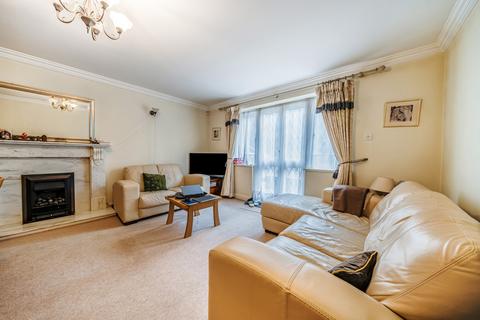 2 bedroom apartment for sale, Eastbury Avenue, Northwood, Middlesex