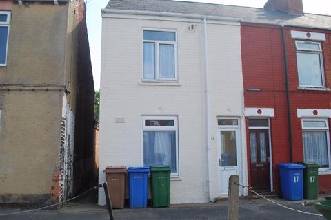 2 bedroom end of terrace house to rent, Edward Street, WITHERNSEA