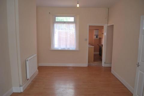 2 bedroom end of terrace house to rent, Edward Street, WITHERNSEA