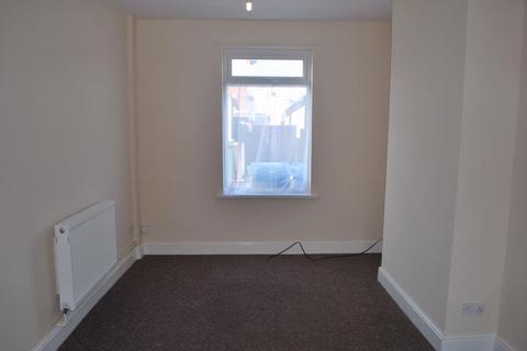 2 bedroom end of terrace house to rent, Edward Street, WITHERNSEA