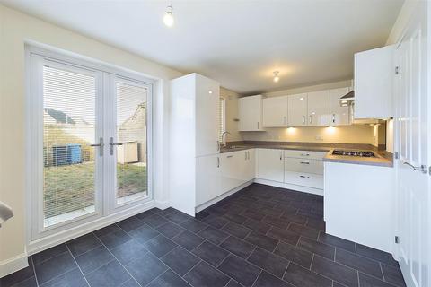 3 bedroom semi-detached house to rent, Bailey Crescent, Appleton Thorn