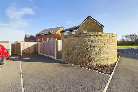 3 bedroom semi-detached house to rent, Bailey Crescent, Appleton Thorn