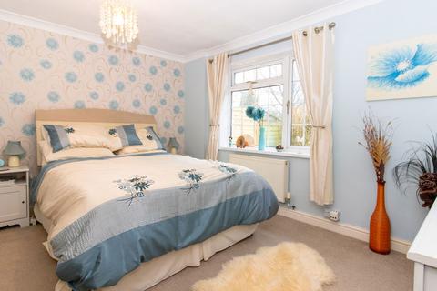 14 Cuckoo Close, North Waltham, Basingstoke, RG25 2BJ