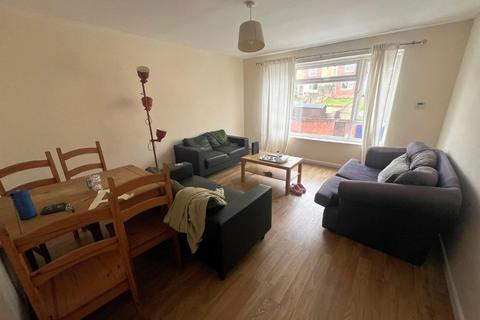 2 bedroom flat to rent, Well Street, Exeter, EX4 6QL