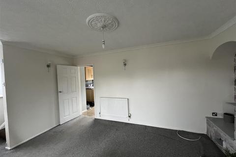 2 bedroom property to rent, 2 Blyth Close, Blythe Bridge, Stoke-On-Trent