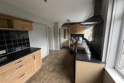 2 bedroom property to rent, 2 Blyth Close, Blythe Bridge, Stoke-On-Trent