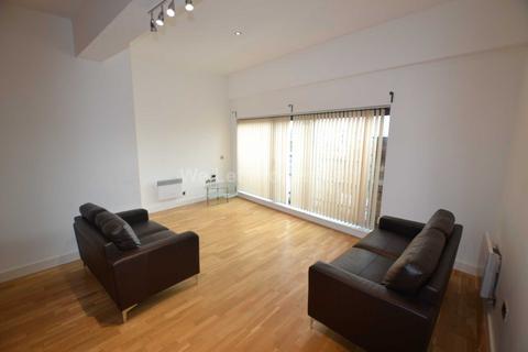 3 bedroom apartment to rent, Oldham Road, Manchester M4