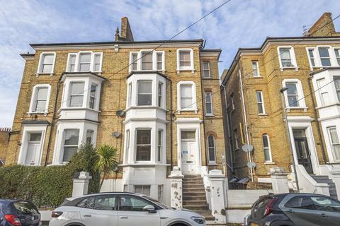 1 bedroom flat for sale, Surbiton,  Town Centre,  KT6