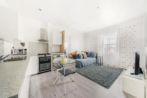 1 bedroom flat for sale, Surbiton,  Town Centre,  KT6