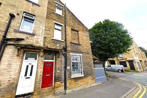 4 bedroom end of terrace house for sale, Cross Lane, Bradford, West Yorkshire, BD7