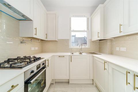 4 bedroom flat to rent, Sutherland Villas, Ealing, W13