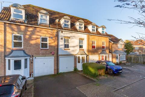 3 bedroom townhouse for sale, Pine Gardens, Horley, Surrey, RH6