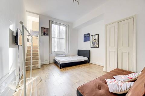 Studio to rent, Collingham Place, Kensington, London, SW5