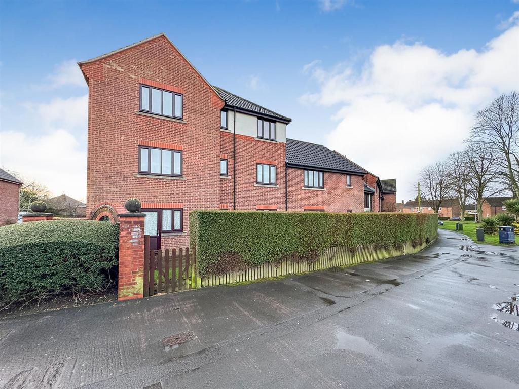 Ashdown Place, Corby NN17 2 bed apartment - £120,000