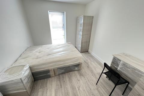2 bedroom property to rent, Portswood Road