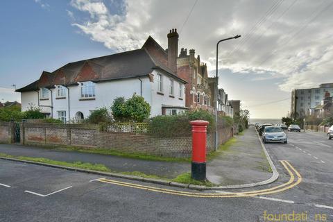 2 bedroom ground floor flat for sale, Cantelupe Road, Bexhill-on-Sea, TN40