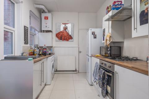 3 bedroom ground floor flat to rent, Tavistock Road, Newcastle Upon Tyne NE2