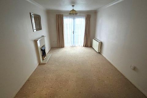 1 bedroom ground floor flat for sale, Waldegrave Gardens, Upminster RM14