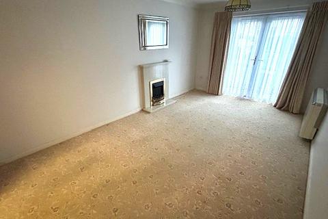 1 bedroom ground floor flat for sale, Waldegrave Gardens, Upminster RM14