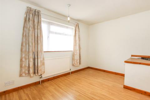 15 Blackthorn Close, Pennington, Lymington, SO41 8AY