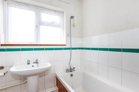 15 Blackthorn Close, Pennington, Lymington, SO41 8AY