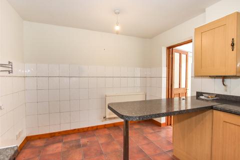 15 Blackthorn Close, Pennington, Lymington, SO41 8AY