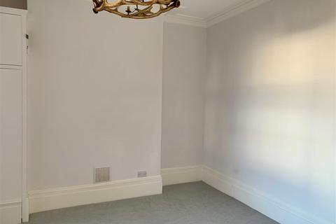 Studio to rent, South Terrace, Littlehampton BN17