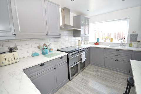 4 bedroom semi-detached house for sale, Sandlewood Close, Leeds