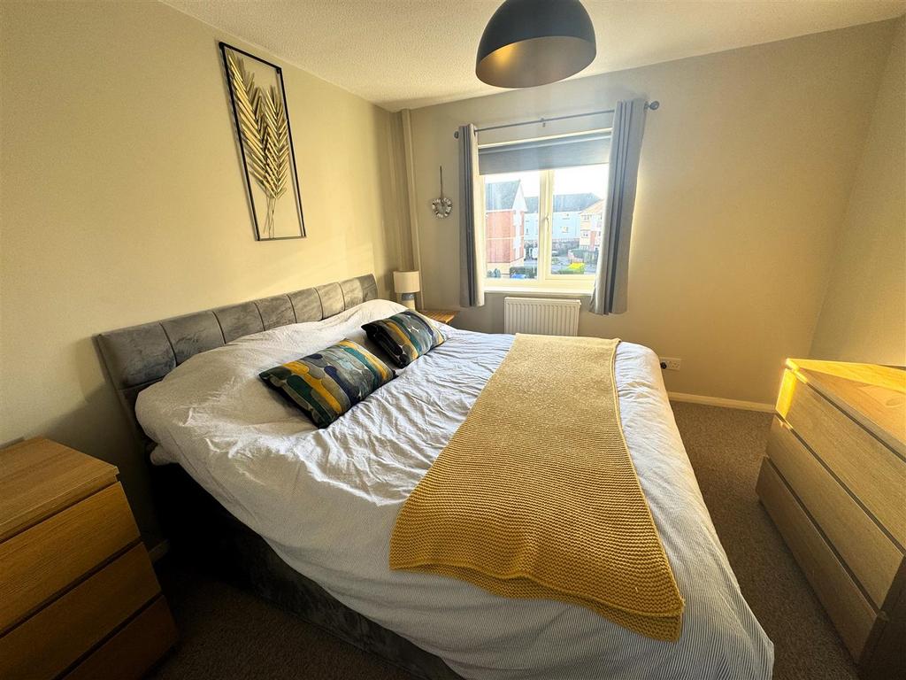 Bed 1.jpg