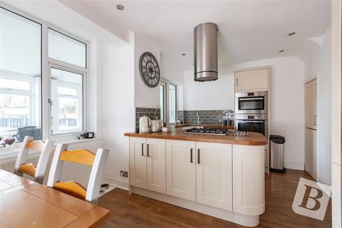26 Richards Avenue, Romford, RM7 9ES