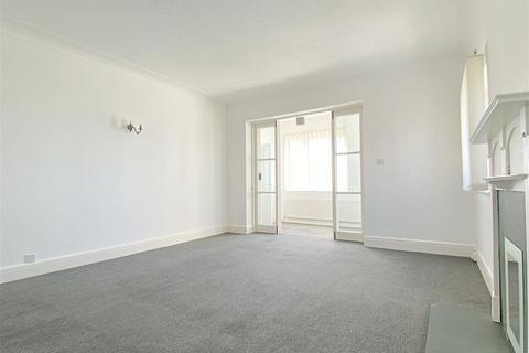 2 bedroom flat to rent, Kingsway, Hove BN3