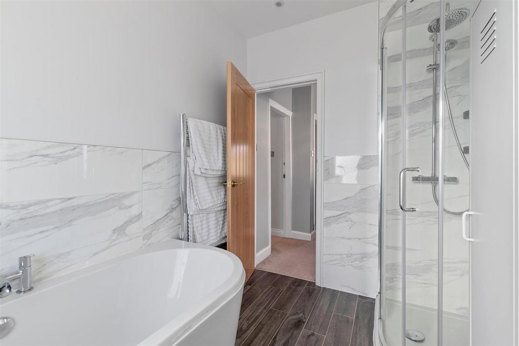 Bathroom 2.jpg