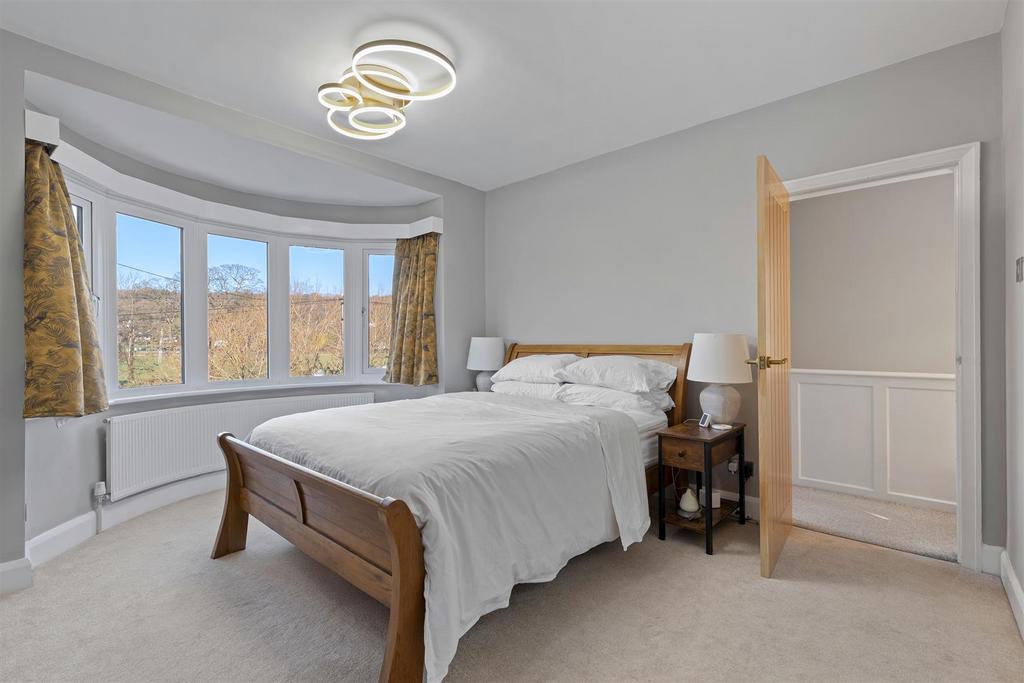 Bed 1.jpg
