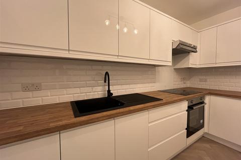 2 bedroom flat to rent, Scott Street, Perth