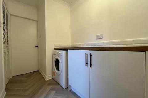 2 bedroom flat to rent, Scott Street, Perth