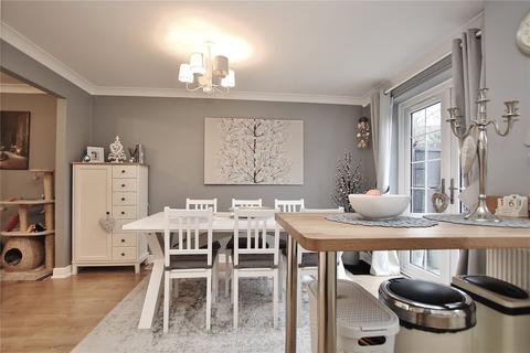 29 Barton Close, Knaphill, Woking, GU21 2FD