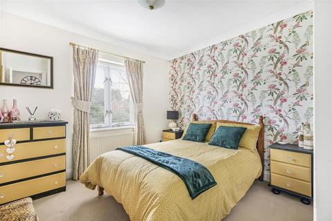 3 bedroom apartment for sale, Dellwood Park, Caversham, Reading