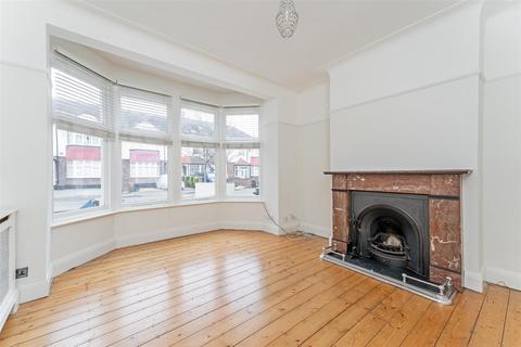 4 bedroom terraced house to rent, Windsor Road, Wanstead