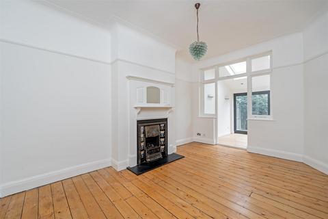 4 bedroom terraced house to rent, Windsor Road, Wanstead