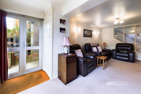 65a Leatherhead Road, Chessington, KT9 2HP
