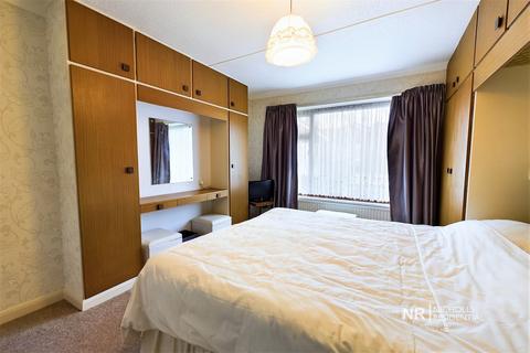 65a Leatherhead Road, Chessington, KT9 2HP