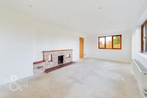 2 bedroom detached bungalow for sale, High Road, Bressingham, Diss