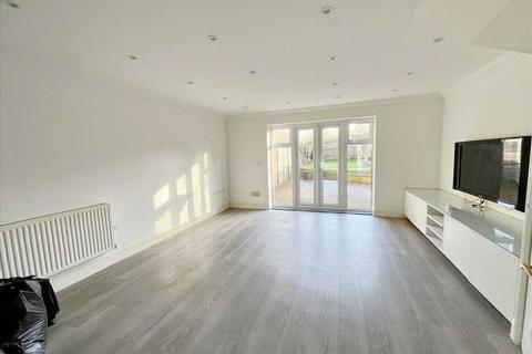 3 bedroom terraced house for sale, Hoopers Mews, Bushey, WD23.