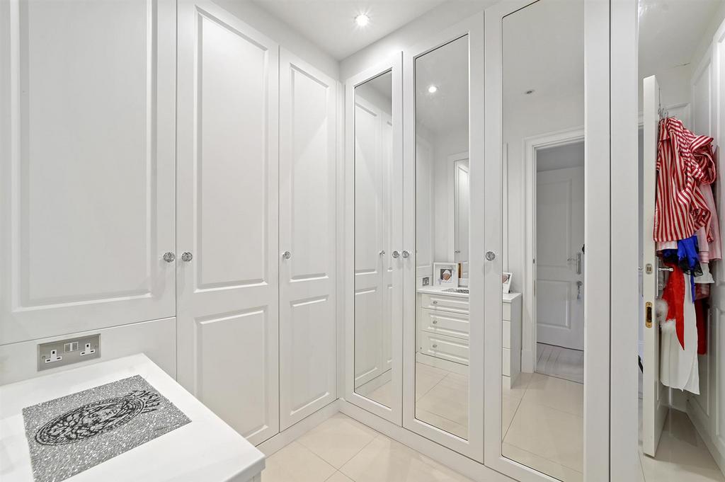 OL-Savills(CF)-Honeysuckle Cottage-23.jpg