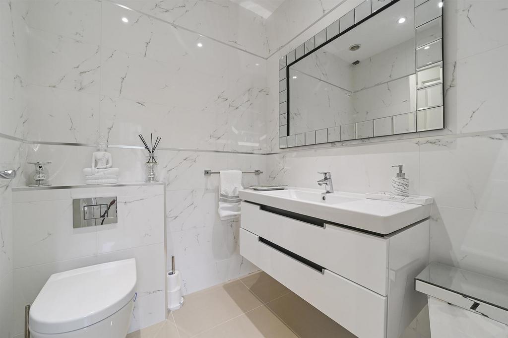 OL-Savills(CF)-Honeysuckle Cottage-4.jpg