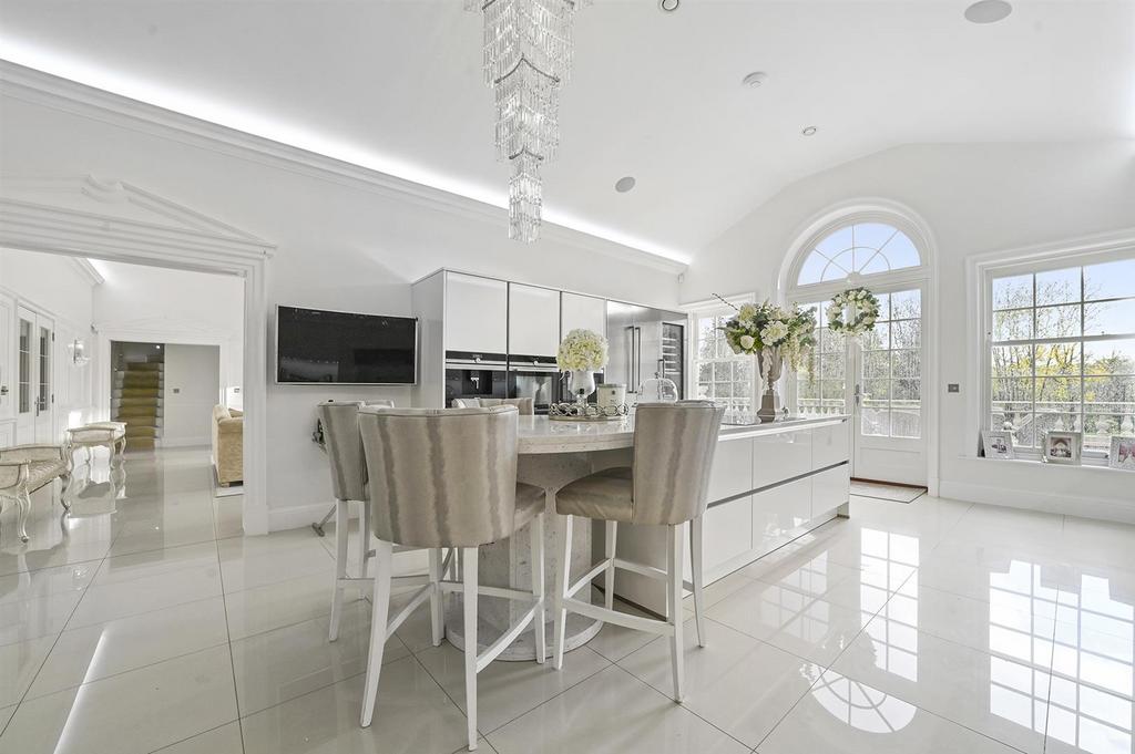 OL-Savills(CF)-Honeysuckle Cottage-15.jpg