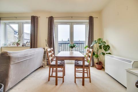 2 bedroom flat for sale, Town Square, Kerry Garth, Horsforth, Leeds, LS18