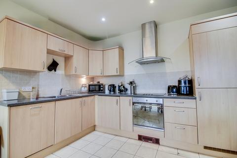 2 bedroom flat for sale, Town Square, Kerry Garth, Horsforth, Leeds, LS18