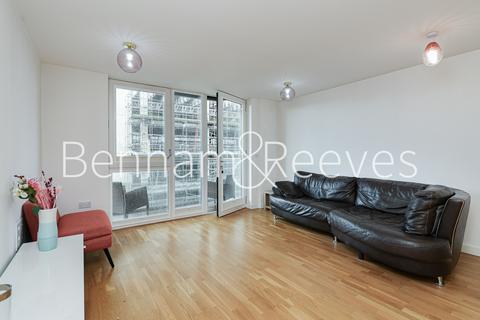 2 bedroom apartment to rent, Myrtle Court,  Baltic Avenue TW8